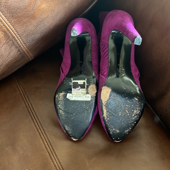 A beautiful sexy high heels Kenneth Cole boot, The color is fuchsia . - Picture 4 of 5